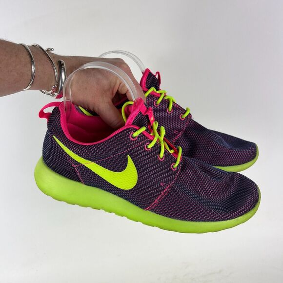 nike roshe run neon pink